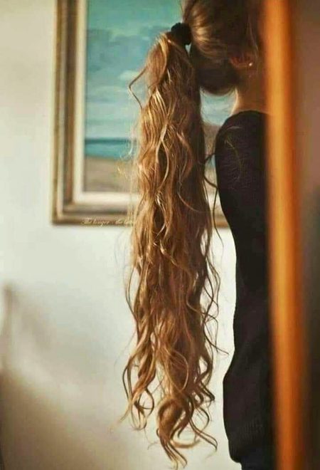 تم بھلا نقص نکالو گی میری شاعری میں...!
اپنی زلفوں کے تو بل تم سے نکالے نہیں جاتے...!❤️