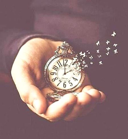 ﮐﺘﻨﮯ ﮨﻮﻧﭩﻮﮞ ﺳﮯ ﺗﺒﺴﻢ ﮐﮯ ﺟﻨﺎﺯﮮ ﻟﯿﮑﺮ
ﻭﻗﺖ , ﮨﺮ ﺭﻭﺯ , ﺩﺑﮯ ﭘﺎﺅﮞ ﮔﺰﺭ ﺟﺎﺗﺎ ﮨﮯ