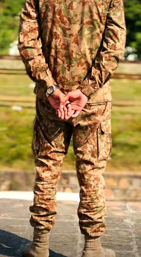 Bemisal tu nhi hun magr khudgarz b nhi💞
Wafa kron tu jan b louta deta hun💞
Real poeter Srk💞🔥💯