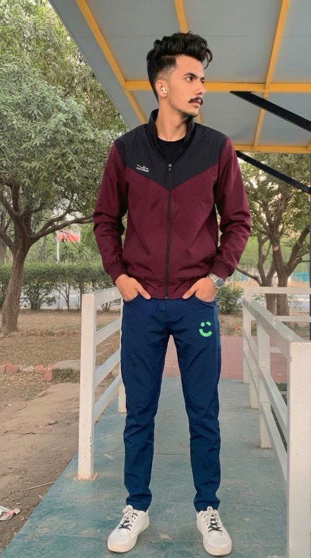 ye jabr bhī dekhā hai tārīḳh kī nazroñ ne
lamhoñ ne ḳhatā kī thī sadiyoñ ne sazā paa.ī