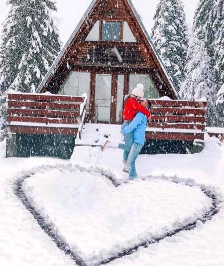 A person can spend time in such a cozy environment if he has a beautiful companion with him  🌼☺