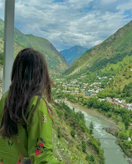 *محبت مجبور کر دیتی ہے ورنہ میں نے* ❤🩹🥲
*بہت بار کیا ہے آخری بار رابطہ اُس سے ...*💔🥹😢
