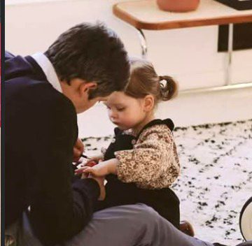 *ایک دنیا بیٹیوں کی بھی ہونی چاہیئـــے۔۔۔۔۔*
    *جہاں بیٹیوں کو ستایا نہ جائــــے......*
 *یعنی جہاں صرف چڑیوں کی چہچہاہٹ*
*پرندوں کا شور...*
*گلابوں کی مہک... اور نرم دل لوگ ہوں۔۔۔*
     *اور وہاں بیٹیاں اپنے دکھ*
*اور لوگوں کی طرف سے ملنے والے طعنے دفن کرسکیں ❤️🩹