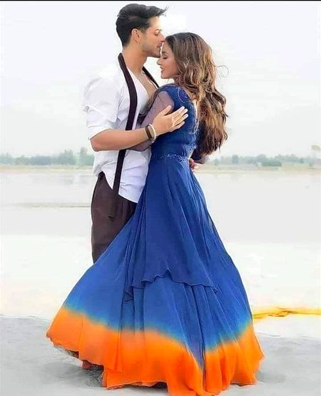 اگر تم سمجھ سکو۔۔۔۔!!!!
تو بس اتنا کہنا ہے تُم سے۔۔۔
جاناں۔۔❣️
اگر ہم ہیں۔۔۔
تو بس۔!!!!!!
"تمہارے ہیں"۔💓
*●══◄ ►══●*
#___ZALIM