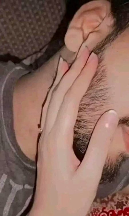 "_اک ہی چہرے سے عشق ہوا مجھے🫣❤️
اس پر سجتی داڑھی کے میں ہزار بار صدقے🙊❤️_"😘❤️
❣️🌹.