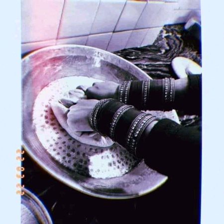 محبوب من! 🖤🥀
آٹا گوندھتے ہوئے تمہارے مرمریں ہاتھوں میں موجود چوڑیوں سے اٹھتی کھنک کرہ ارض پہ موجود ستاسی لاکھ آلاتِ موسیقی کی آواز سے افضل ہے۔