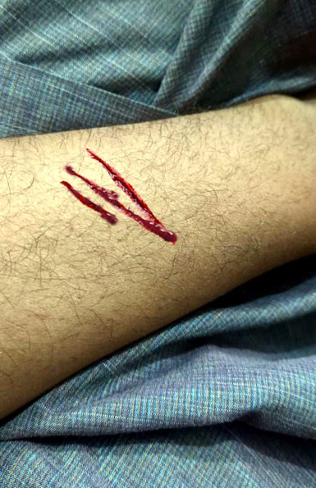 ہر شخص کر رہا ہے ہر شخص کا حساب
یہاں ہر روز محشر برپا رہتا ہے