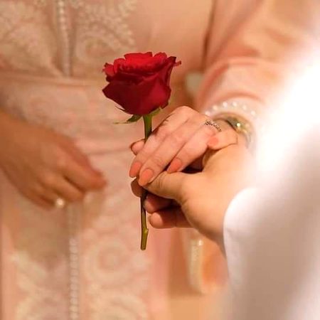 ماں باپ کے لاڈلے تو سبھی ہوتے ہیں 
ہمسفر کا لاڈلا ہونا قسمت کی بات ہے