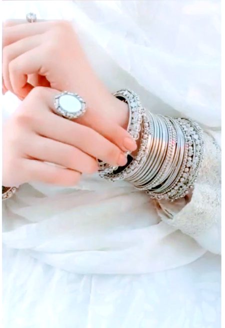 منھنجي خيال سان،
ھاڻي تنھنجي خيال کان بہ وياسين!💔🙂 zoya jani🥰