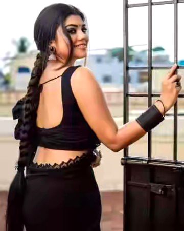 مبی باتوں سے مجھے کوئی مطلب نہیں.....،،،✌️🔥
مجھے تو انکا جی کہنا بھی کمال لگتا ہے...،❣️
💞🌺💞
