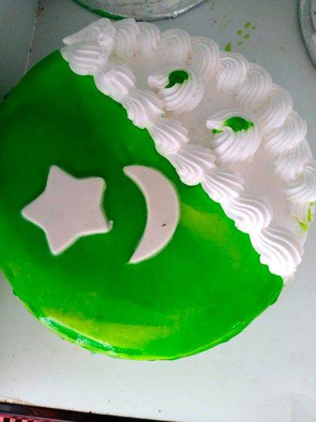 Dusra cake b aa gea