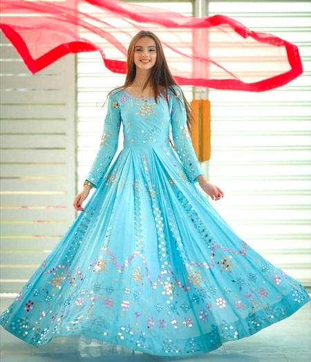 Meri yahi Adaa tUm Sab kO Yaad rehy gi😍😍Naa kOi matlab Naa kOi gilaa jab bi Mile Muskura ka Mile☺☺