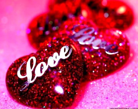 کسی سے دل لگ جانے کو محبت نہیں کہتے
کسی کے بغیر دل نہ لگے وہ ہوتی ہے محبت