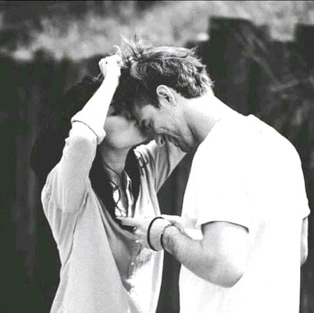 ہٹائے تھے جو راہ سے دوستوں کی وہ پتھر مرے گھر میں آنے لگے ہیں 🙎♂️💐👰♀️