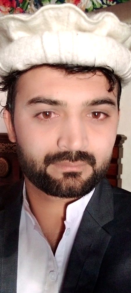 وہ میری سلجھی ہوئی،غصے والی ، پیاری سی مغرور شہزادی👰😍
اور میں اسکا بگڑا ہوا ، بدتمیز ، معصوم سا لاڈلا شہزادہ❤️ Umaar