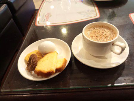 زندگی چاۓ بنانے کی طرح ہے ☕️🥀
اپنی انا کو اُبالیں
اپنی پریشانیوں کو بخارات سے نِکالیں
اپنے غموں کو کم کریں
اپنی غلطیوں کو فلٹر کریں 
اور خوشی کا مزہ چکھیں ❤️☕️