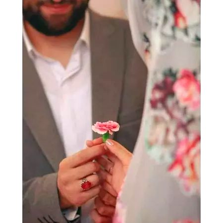 تْمھارے دائِروں میں💕 اِک عْمر سے محوِ گردش ہوں💕 میرا مرکز نہیں بدلا💕 میرا... 
محور نہیں بدلا💕