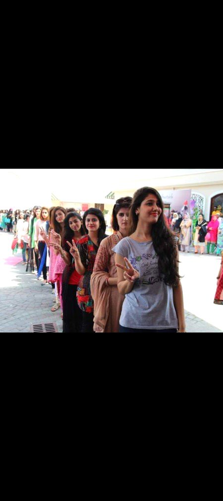 یہ لوگ ترسے ہوئے ہیں خوشی کی صورت کو.
کسی بھی بات پہ خوش ہیں تو ان کو ہونے. دو 🔥 Mahii 💔