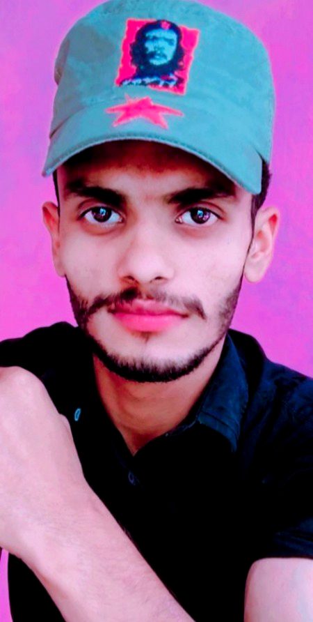 آئینوں کو زنگ لگا
اب میں کیسا لگتا ہوں