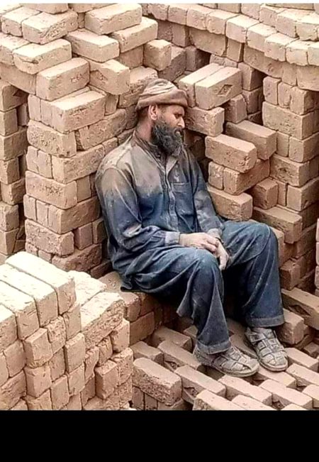 تو کی جانے یار فریدا
روٹی بندہ کھا جاندی اے
😢😢😭😭