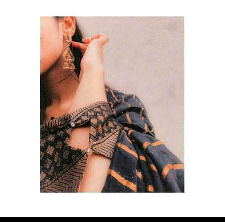 کالا رنگ تو مجھے بہت پسند😍ہے
پر کالے دل🖤کے لوگ نہیں
✔️💯