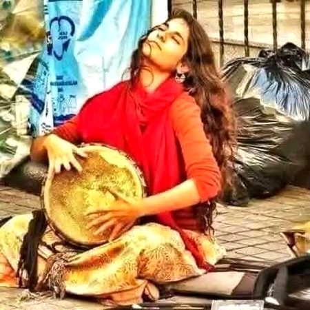 دل قلندر تھا کسی طور بھی مائل نہ ہوا..
ورنہ شہر میں ہر شخص نے دلداری کی💔Unzii🥀