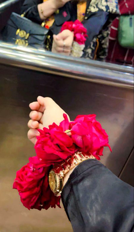 لکھے گئے تھے شعر کسی اور شخص پر
دیتا رہا جو داد کوئی اور شخص تھا 🥀