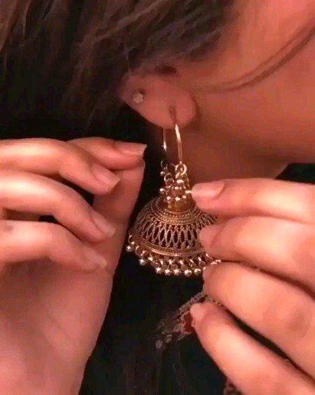 بولنے والے کیا سمجھیں
چپ لگ جانا کیا ہوتا ہے۔