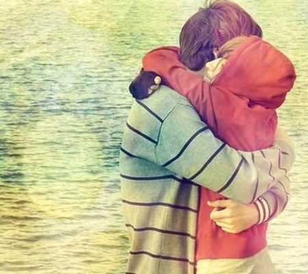 میرے دل کی ہے یہی آرزو مجھے تو ہی بس ملا کرے
یونہی چاہے مجھ کو تمام عمر نہ شکائیتں نہ گلہ کرے
میری چاہتیں میری خواہشیں، میری زندگی ہے ترےلیے
میری رب سے یہی دعا ہے بس تجھے کوئی نہ مجھ سے جداکرے