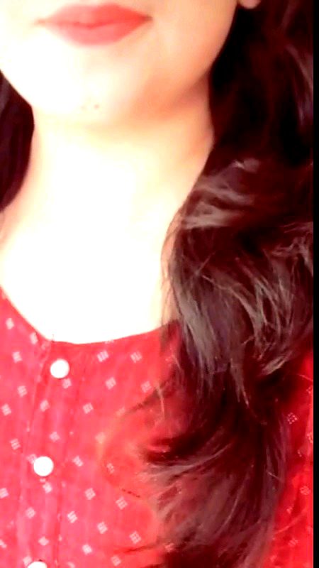 میں لڑکی ہوں چاند کی مانند
جو دور سے چمکتی ہو پر کسی کے ہاتھ نہیں آتی🔥