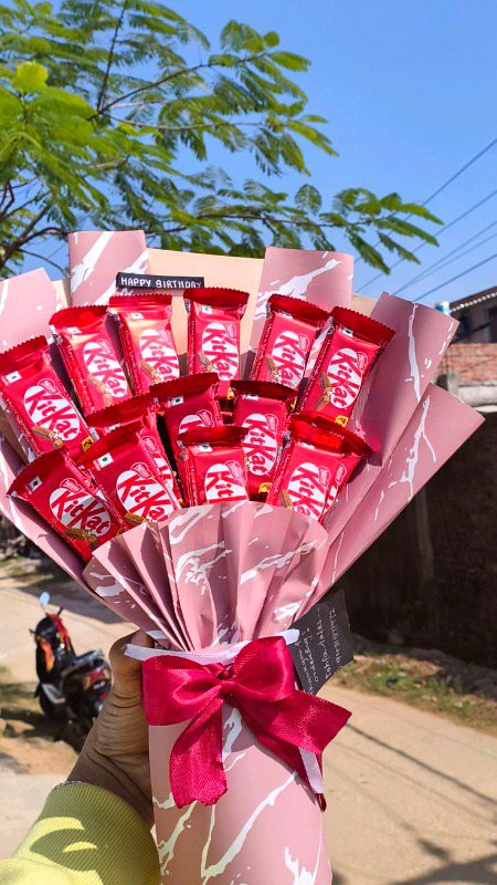 Mry sweet Sy bro k lye🥰🥰sweet c Eid py🍫🍫sweet c chocolates😍