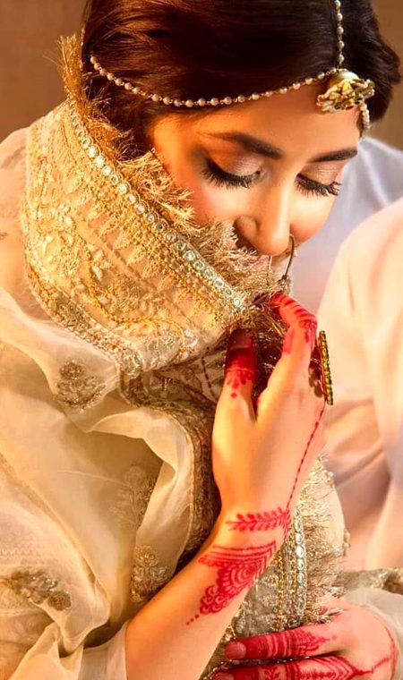 آج شدت سے دل چاہ رہا ہے۔۔۔🥀
کوئی صرف اتنا ہی پوچھ لے۔۔🥀
کہ تم ٹھیک تو ہو نا؟🔥 Mahii 💔