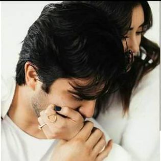 روبرو ملو گے تو قائل ہو جاو گے🖤
تصویر میں ہم ذرا مغرور لگتے ہیں