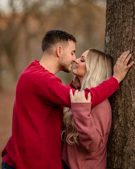 تمہارے نام کے دھاگے نہیں باندھے گئے مجھ سے
ہاں مگر تمھارے نام یہ دل باندھ رکھا ہے میں نے 
🍁❤🍁