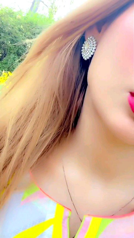 میرے مُرشد کہا کرتے تھے کہ سب اچھا نہیں ہوتا 
کبھی ایسا بھی ہوتا جو سوچا نہیں ہوتا
کسی سے راہ چلتے میں اچانک عشق ہو جائے
یہ ایسا جرم ہے جس پر کبھی پرچہ نہیں ہوتا
میری بنائی کھو جانے کا اک یہ فائدہ بھی ہے
کہ اب میں وہ بھی پڑھ لیتی ہوں جو لکھا نہیں ہوتا
محبت  ہو  کسی  سے  اور یک طرفہ  محبت ہو
یہ وہ احساس ہے جس میں کبھی دھوکہ نہیں ہوتا
ہر اک درویش کے کاسے میں درویشی نہیں ہوتی
ہر اک چشمے کا پانی دوستا میٹھا نہیں ہوتا
🔥