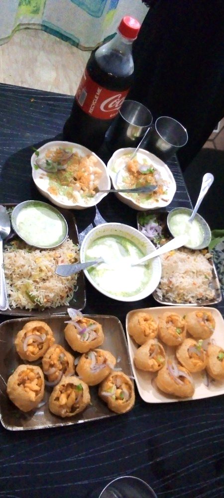 Injoy with friend last day cmpain😉😉😋😋