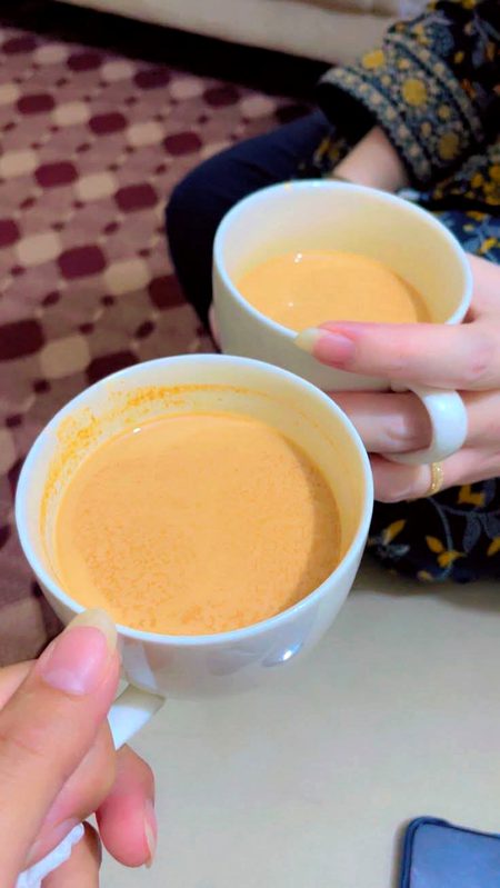 #احساس_کے_رشتے 
رشتے بہت حسین ہوتے ہیں
جب ان میں محبت، سمجھ اور خلوص ہو۔
یہی بندھن زندگی کو خوبصورت بنا دیتے ہیں،
بس تھوڑی سی توجہ، تھوڑا سا احساس کافی ہوتا ہے۔ کیونکہ رشتے لفظوں سے نہیں، احساس سے زندہ رہتے ہیں😇🖤☕🥀