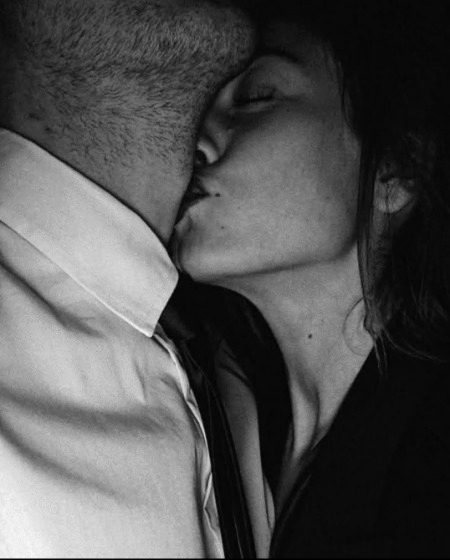 قرب کی تڑپ
اے روح کو مطلوب شخص!
میرے بدن کا ہر رگ و ریشہ 
تیرے لمس کی طلب میں ھے 
اور 
 تیرے نہ ملنے سے 
گویا میری ہڈیاں تک ٹوٹنے لگتی ہیں.!!