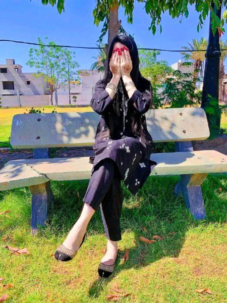 ہم ہے سیاہ گلاب  کی مانند
نہ ہر کسی کو پسند ،، نہ ہر کسی کو میسر ۔۔۔ 🖤