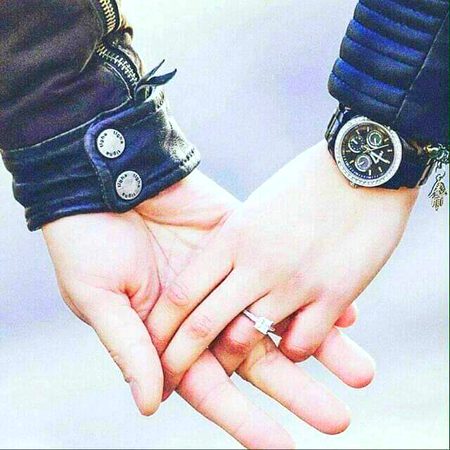 چند لمحوں کا ہوا کرتا ہے۔۔۔۔خوابوں کا سفر
آنکھ کھلتی ہے تو صدیوں کی تھکن ہوتی ہے