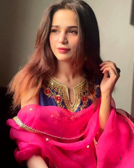 خدا کرے کہ تجھے میں بھی منتظر نہ ملوں
تُو میرے پاس جو اس بار ٹوٹ کر آئے🔥 Mahii 💔