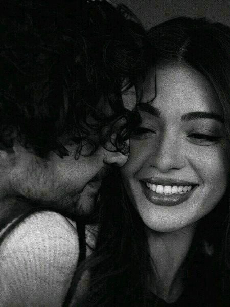 ایک زمانہ ہے میرے تعاقب میں_.l5 ایک میں ہوں کے تجھ پہ مرتی ہوں 🌹.m1💋𝑨𝒑𝒌𝒂 𝑪𝒉 𝑳𝒐𝒗𝒆𝒍𝒚 𝑵𝒂𝒃𝒆𝒆𝒍💐🥰