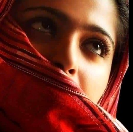 مرا خیال بھی رکھا ہوا ھے کونے میں. 
بڑے حساب سے دنیا نِبھا رہا ھے وہ💔Unzii🥀