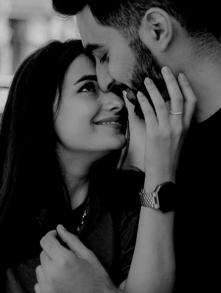 ہم بھی کرتے رہیں تقاضا روز.
تم بھی کہتے رہو کہ آج نہیں🔥 Mahii 💔
