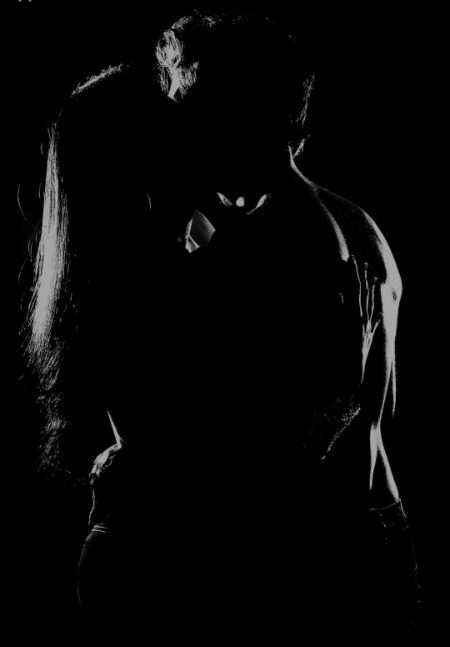 یوں بھی کرتا ہے کوئ چاہنے والوں پر ستم!!
نا اشارہ ، نا کنارہ ، نا عنایت ، نا سلام ۔۔۔!!