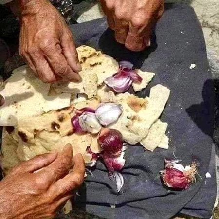 یا اللہ غربت ختم فرما۔۔
یا اللہ اس رمضان المبارک کے صدقے سب غریبوں پر رحم فرما 😥😥😥
AmeeeeeN 🤲