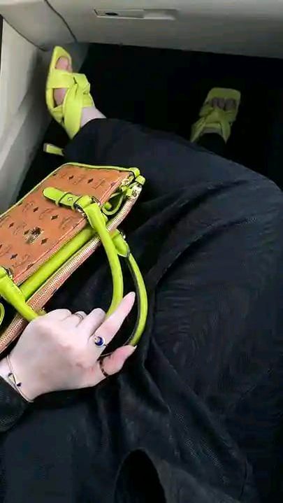 قـتل ہوئے ہم اس طــــر ح قـسطوں میں
 کبھی خنجر بدل گئے کبھی قاتل بدل گئے