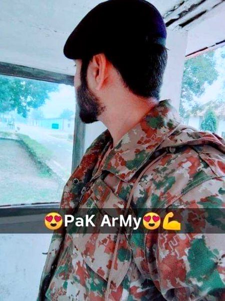 گوارا نہیں مجھے تیری آنکھوں میں آنسو..!!😮😱
اِسی خیال سے پیاز بھی خود ہی کاٹ لیا کروں گا..🙈😍
#fouji❤ ab to man how koi..