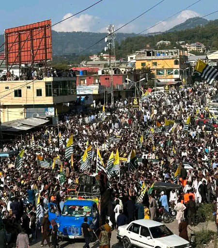مزاحمتکاروں کا اجمیر شریف
حکمرانو دیکھ لو ہم تمہاری موت ہیں🚩✊