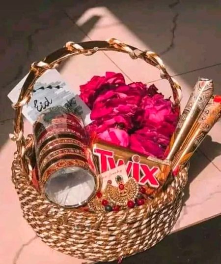 Ya Eidi tw ma b deserve Karti hon 😐😔😏👀